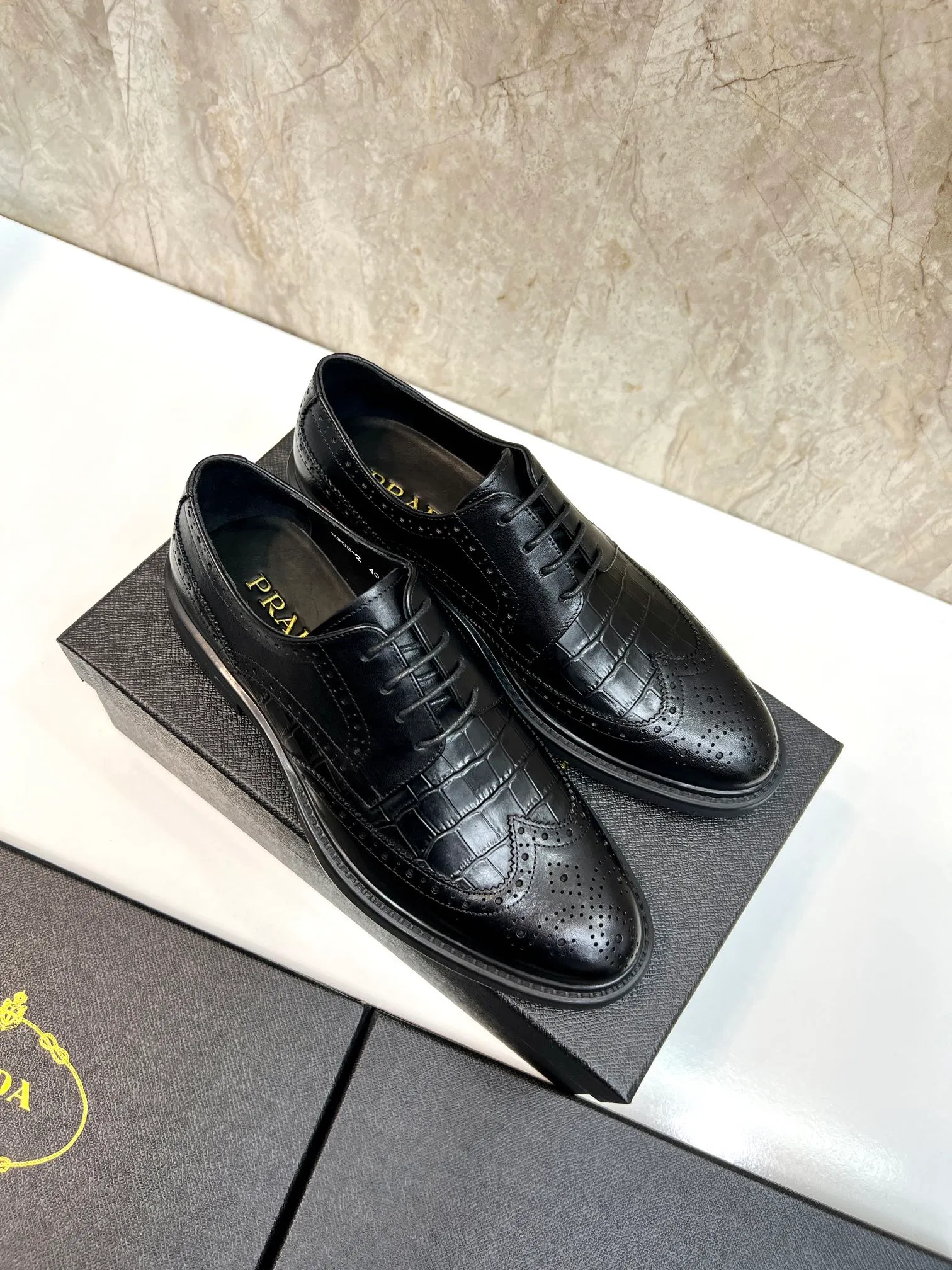 Original order quality: P580 Brand: PRADA (Prada) Standard code: Men's size 38/44 (45 can be customized) Grade: Same style as the official website High-quality men's shoes Material: Original cowhide Water-dyed cowhide lining Rubber outsole Style categories: Men's fashionable formal leather shoes Slip-on men's shoes series Young fashion European and American trends British style Top luxury Color: Actual picture